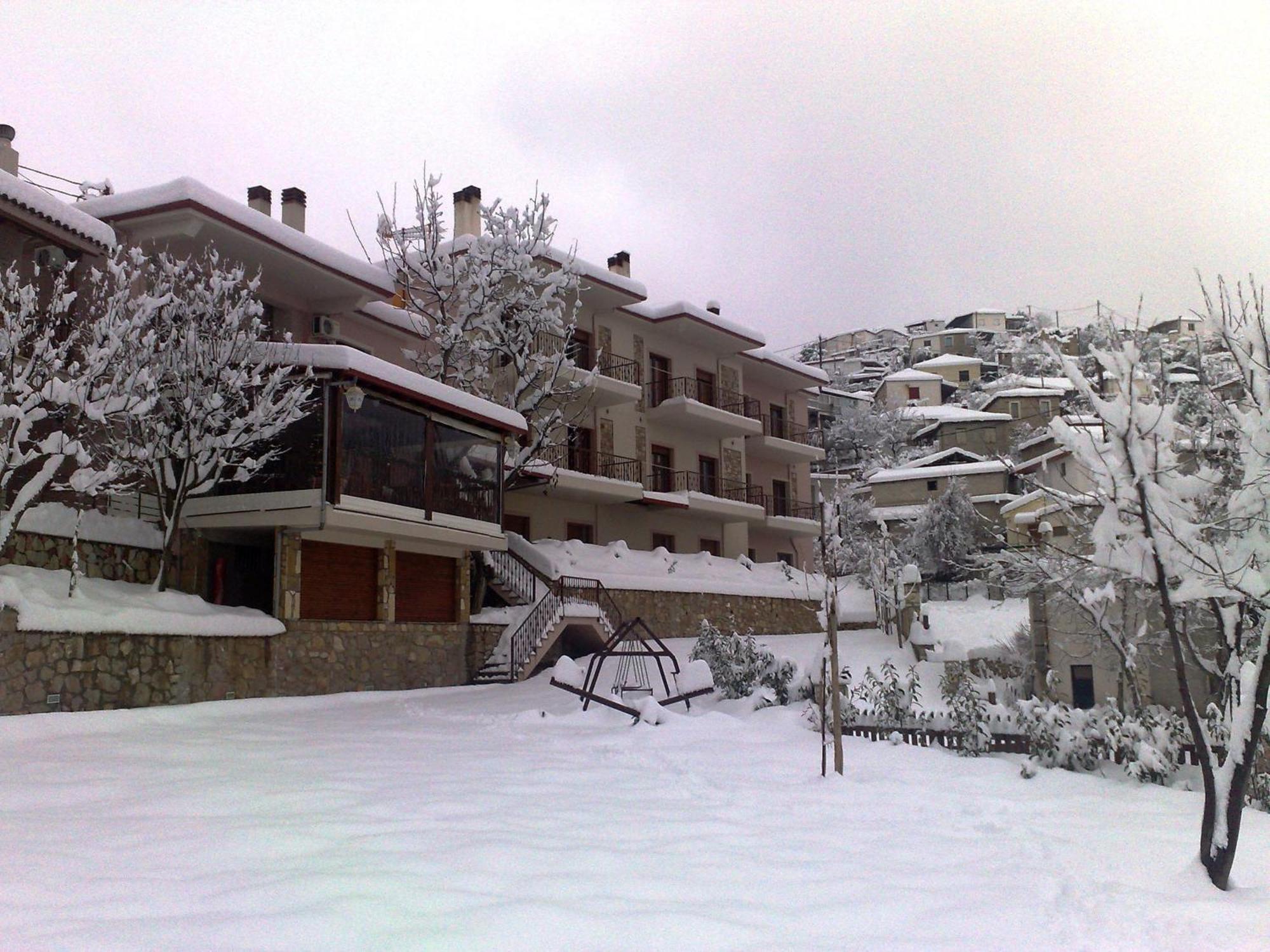 Ξενώνας Μενελαΐς - Menelais Apartments Thrapsimion Exterior photo